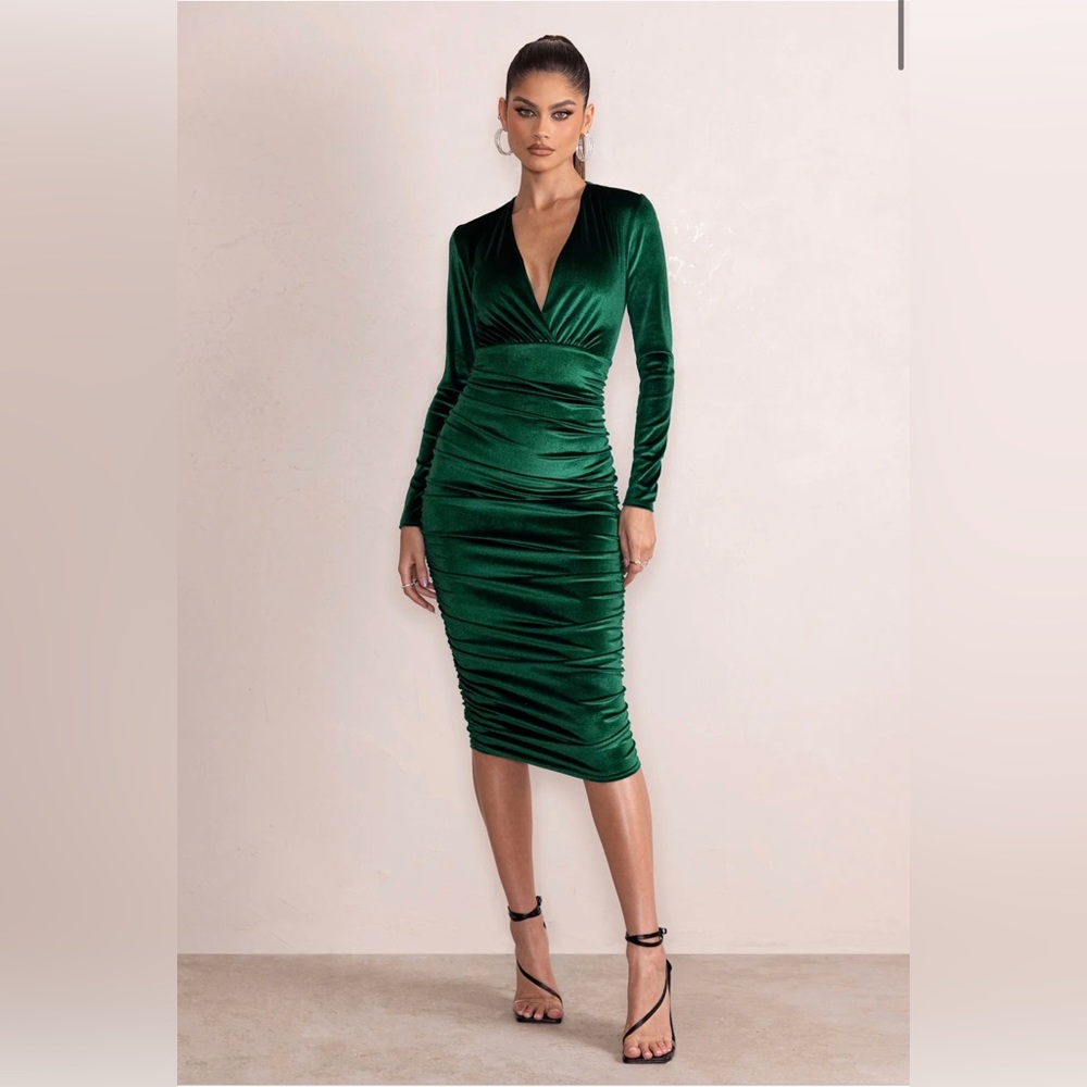 NWT CLUB L BOTTLE GREEN VELVET PLUNGE NECK RUCHED MIDI DRESS WITH LONG SLEEVES